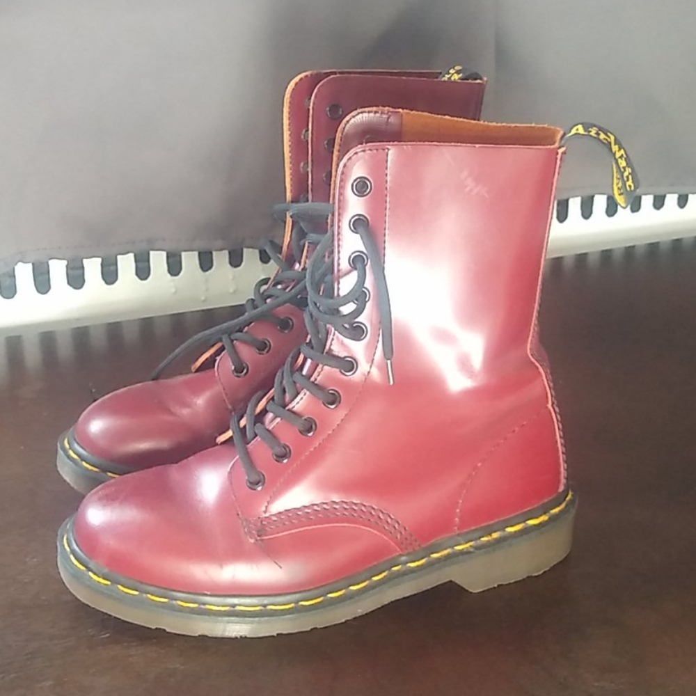 Maroon Doc Martens 10 Eye EUC